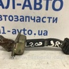 Ограничитель двери задний правый Mitsubishi L200 (06-14)