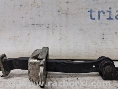 ФОТО Ограничитель двери передний правый для Nissan Qashqai (07-14) Киев