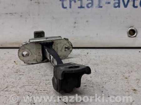 ФОТО Ограничитель двери передний левый для Nissan Qashqai (07-14) Киев