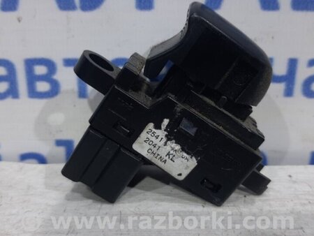 ФОТО Кнопка стеклоподъемника для Nissan Juke (10-19) Киев