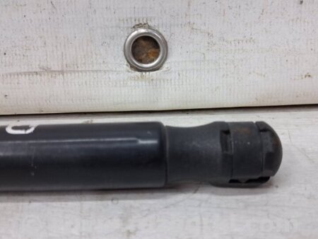 ФОТО Амортизатор крышки багажника для Dacia Duster Киев