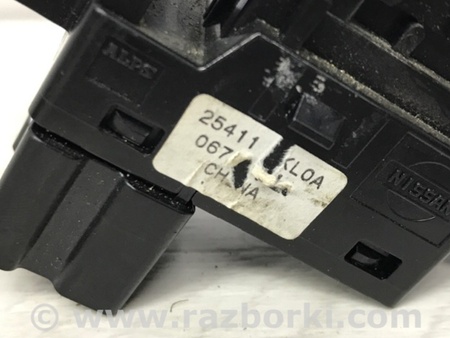 ФОТО Кнопка стеклоподъемника для Nissan Juke (10-19) Киев
