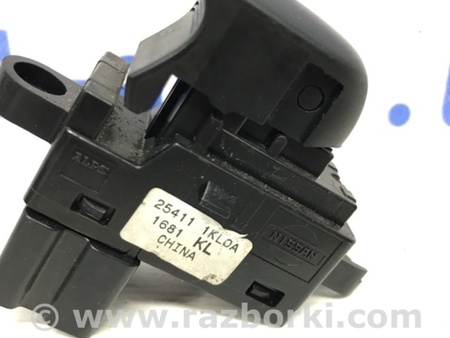 ФОТО Кнопка стеклоподъемника для Nissan Juke (10-19) Киев