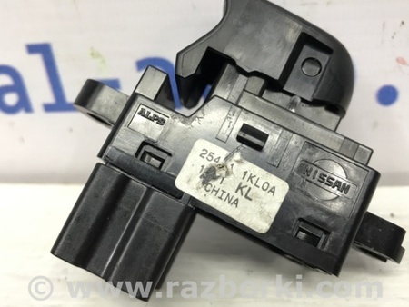 ФОТО Кнопка стеклоподъемника для Nissan Juke (10-19) Киев