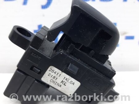ФОТО Кнопка стеклоподъемника для Nissan Juke (10-19) Киев