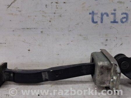 ФОТО Ограничитель двери задний правый для Nissan Qashqai/Roque Sport (2014-2017) Киев