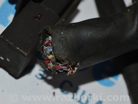 ФОТО Проводка салонная деф.отрезана под торпедой для Toyota Highlander (13-19) Одесса