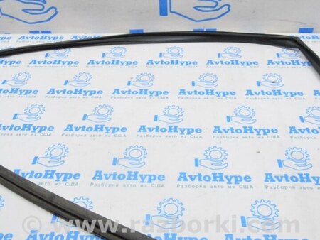 ФОТО Уплотнитель стекла передний правый usa/euro для Toyota Camry 50 XV50 (11-14) Одеса