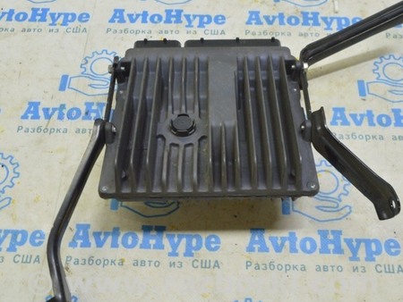 ФОТО Нижний кронштейн блока ECU компьютера для Toyota Highlander (2019-) Одесса