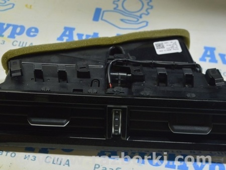 ФОТО Дефлектор воздуховода передней панели центр для Volkswagen Touareg (18-...) Одесса