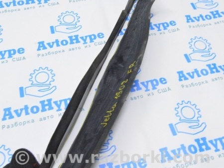 ФОТО Уплотнитель крыла дверь-крыло прав треснут для Volkswagen Jetta USA (2018-) Одесса