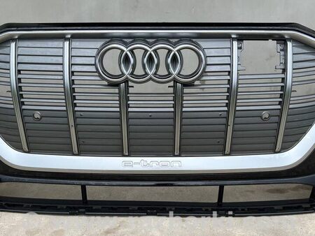 ФОТО Бампер для Audi (Ауди) E-Tron 4KE Львів