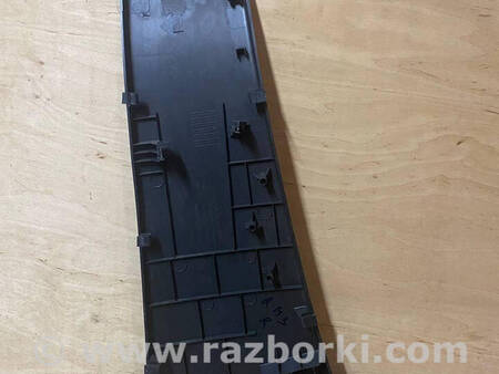 ФОТО Накладка стойки правой для Renault Megane 3 (08-16) Костопіль