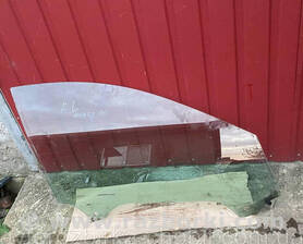 Скло передніх лівих дверей Renault Laguna III (07-15)