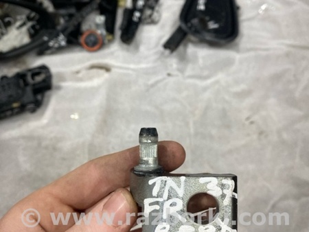 ФОТО Петля двери для Audi (Ауди) A4 V B9 - 8W (2015-) Київ