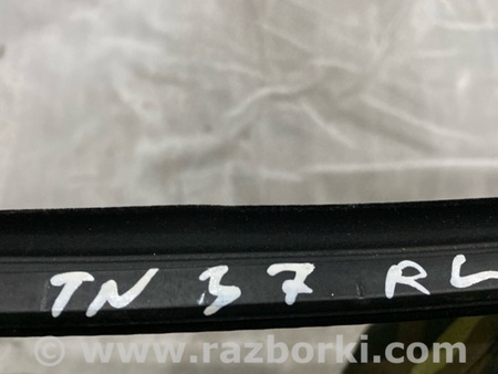 ФОТО Уплотнитель стекла двери для Audi (Ауди) A4 V B9 - 8W (2015-) Київ