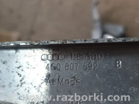 ФОТО Кронштейн передний правый для Audi (Ауди) A6 C7 4G (11-18) Київ