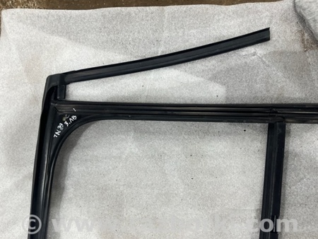 ФОТО Уплотнитель стекла двери для Audi (Ауди) A8 III D4 4H (09-17) Київ