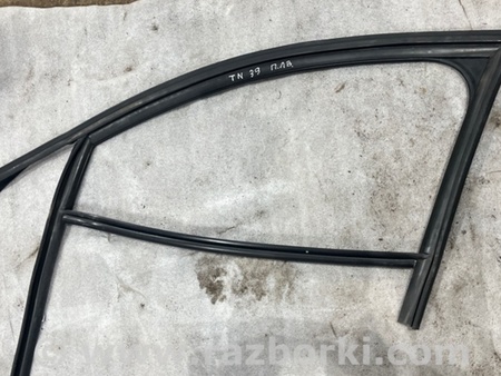 ФОТО Уплотнитель стекла двери для Audi (Ауди) A8 III D4 4H (09-17) Київ