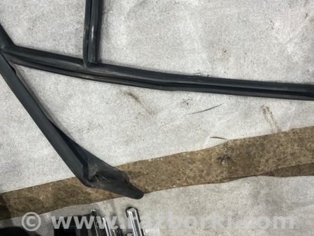 ФОТО Уплотнитель стекла двери для Audi (Ауди) A8 III D4 4H (09-17) Київ