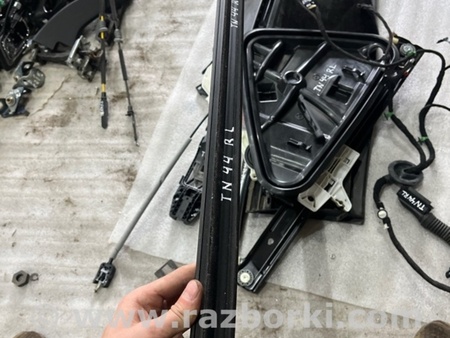 ФОТО Уплотнитель стекла двери для Volkswagen Atlas/Teramont I +1 рест (17-23) Київ