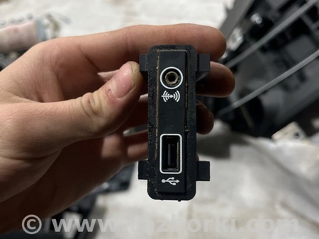 ФОТО Зарядное гнездо для Volkswagen Atlas/Teramont I +1 рест (17-23) Київ