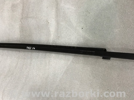 ФОТО Уплотнитель стекла двери для Porsche Cayenne II 958 E2/92A (10-14) Київ