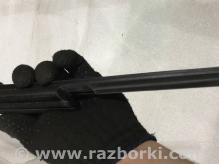 ФОТО Уплотнитель стекла двери для Porsche Cayenne II 958 E2/92A (10-14) Київ