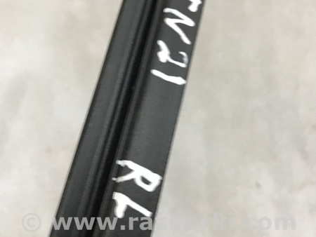 ФОТО Уплотнитель стекла двери для Porsche Cayenne II 958 E2/92A (10-14) Київ