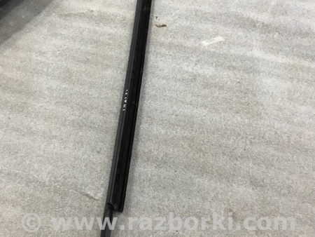 ФОТО Уплотнитель стекла двери для Porsche Cayenne II 958 E2/92A (10-14) Київ