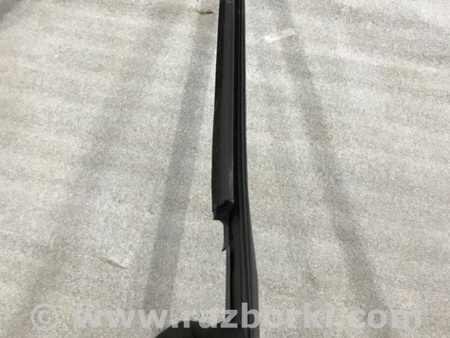 ФОТО Уплотнитель стекла двери для Porsche Cayenne II 958 E2/92A (10-14) Київ