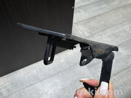 ФОТО Крюк замка капота для Porsche Cayenne II 958 E2/92A (10-14) Київ