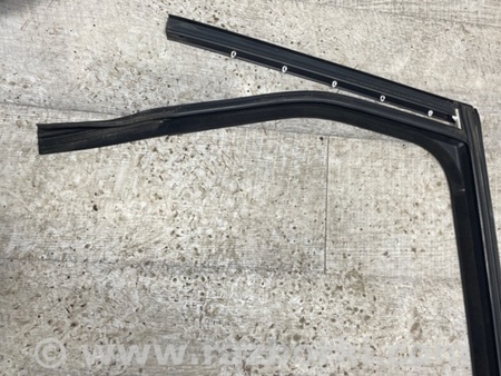 ФОТО Уплотнительная резинка боковой двери для Porsche Cayenne II 958 E2/92A (10-14) Київ