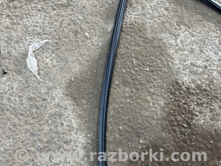 ФОТО Уплотнитель стекла двери для Subaru Crosstrek 3 GU (2022-) Київ