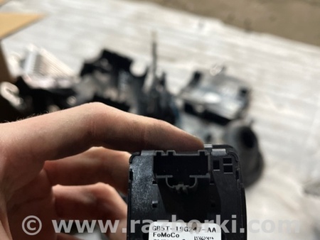 ФОТО Зарядное гнездо для Ford Explorer V U502 (10-19) Київ