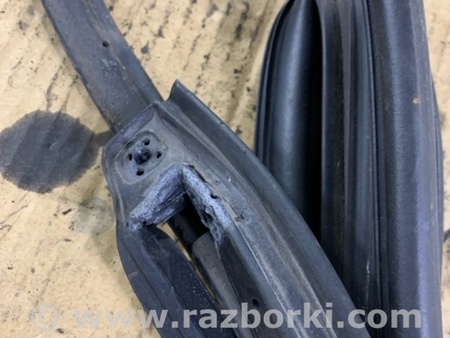 ФОТО Уплотнительная резинка передняя правая для Hyundai ix35 I LM/EL Tucson (10-17) Київ