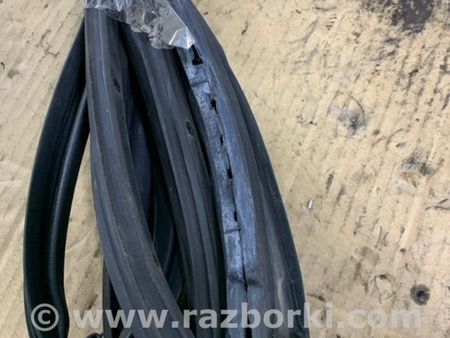 ФОТО Уплотнительная резинка передняя правая для Hyundai ix35 I LM/EL Tucson (10-17) Київ