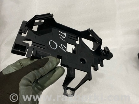 ФОТО Кронштейн для Porsche Macan I 95B +FL (13-18) Київ