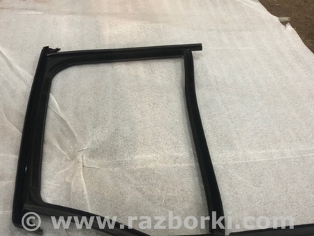 ФОТО Уплотнитель стекла двери для Porsche Macan I 95B +FL (13-18) Київ