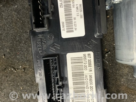 ФОТО Мотор стеклоподъемника передний правый для Renault Megane 3 (08-16) Київ