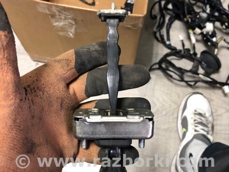 ФОТО Ограничитель двери для Infiniti QX50 II II P71A (17-25) Київ