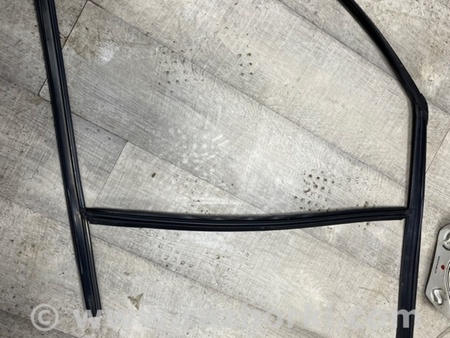 ФОТО Уплотнитель стекла двери для Land Rover Range Rover IV L405 (12-21) Київ