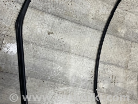 ФОТО Уплотнитель стекла двери для Land Rover Range Rover IV L405 (12-21) Київ