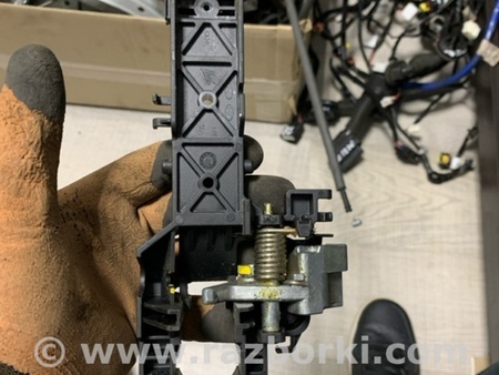 ФОТО Кронштейн ручки дверной передний левый для KIA Sportage SL (10-16) Київ