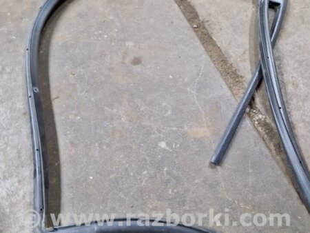 ФОТО Уплотнительная резинка задняя левая для KIA Sportage SL (10-16) Київ