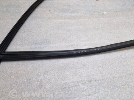 ФОТО Уплотнительная резинка боковой двери для Volvo XC90 II SPA (2015-) Київ