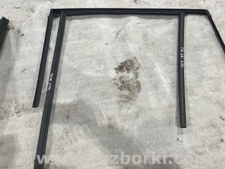 ФОТО Уплотнитель стекла двери для Volvo XC90 II SPA (2015-) Київ