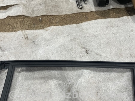 ФОТО Уплотнитель стекла двери для Volvo XC90 II SPA (2015-) Київ