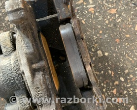 Скоба суппорта передняя левая Jaguar XE X760 (15-24)