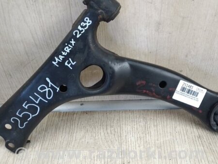 ФОТО Важіль передньої підвіски нижній для Toyota Matrix (08-14) Київ